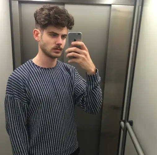 6686体育平台铁牌作者Annie