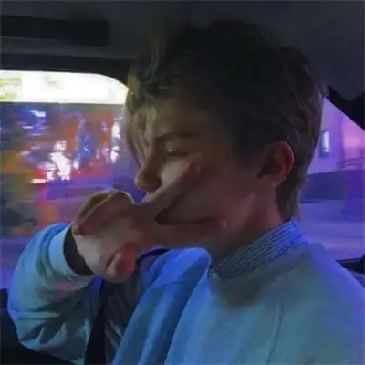 6686体育平台铁牌作者Zoe