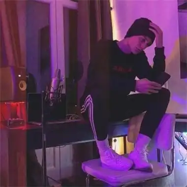 6686体育平台铁牌作者Claire