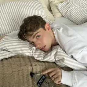 6686体育平台银牌作者Violet