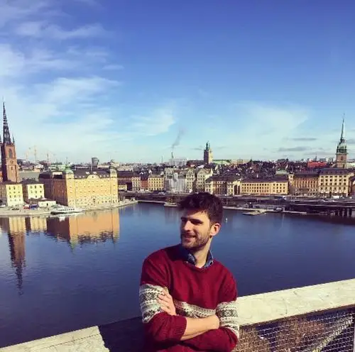 6686体育平台铁牌作者Clementine