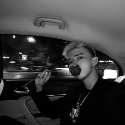 6686体育平台铁牌作者Rosa