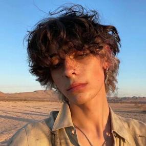 6686体育平台铁牌作者Nadia