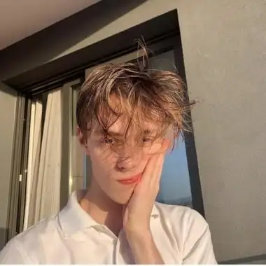 6686体育平台铁牌作者Howard