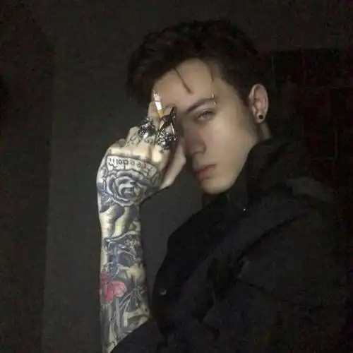 6686体育平台铁牌作者Upton