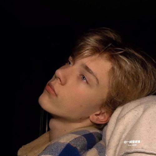 6686体育平台铁牌作者Sadie