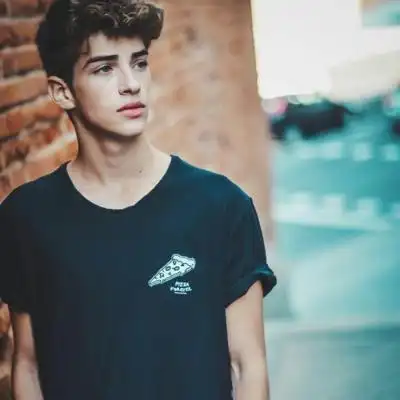 6686体育平台铁牌作者Lenny