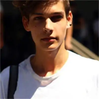 6686体育平台铁牌作者Hannah