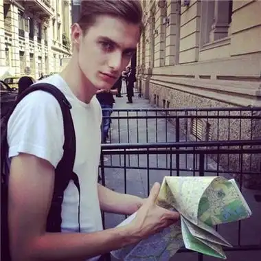 6686体育平台首席作者笑到面瘫