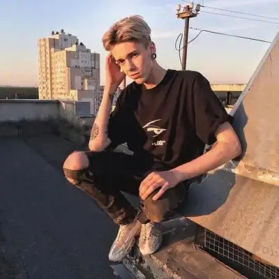 6686体育平台铁牌作者Niamh